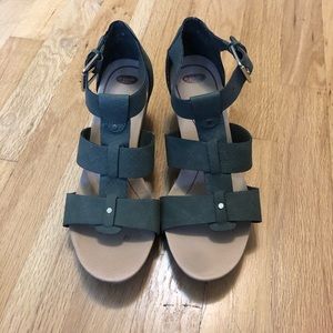 Dr. Scholl’s Wedge Sandal.